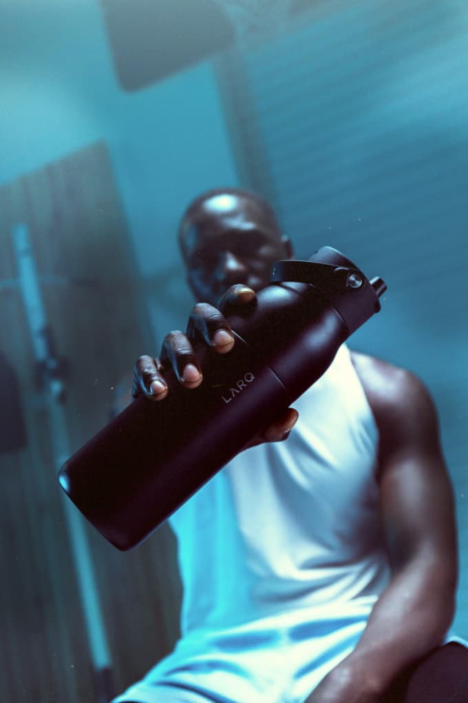 Athlete holding LARQ Bottle PureVis 2 Obsidian Black in hand